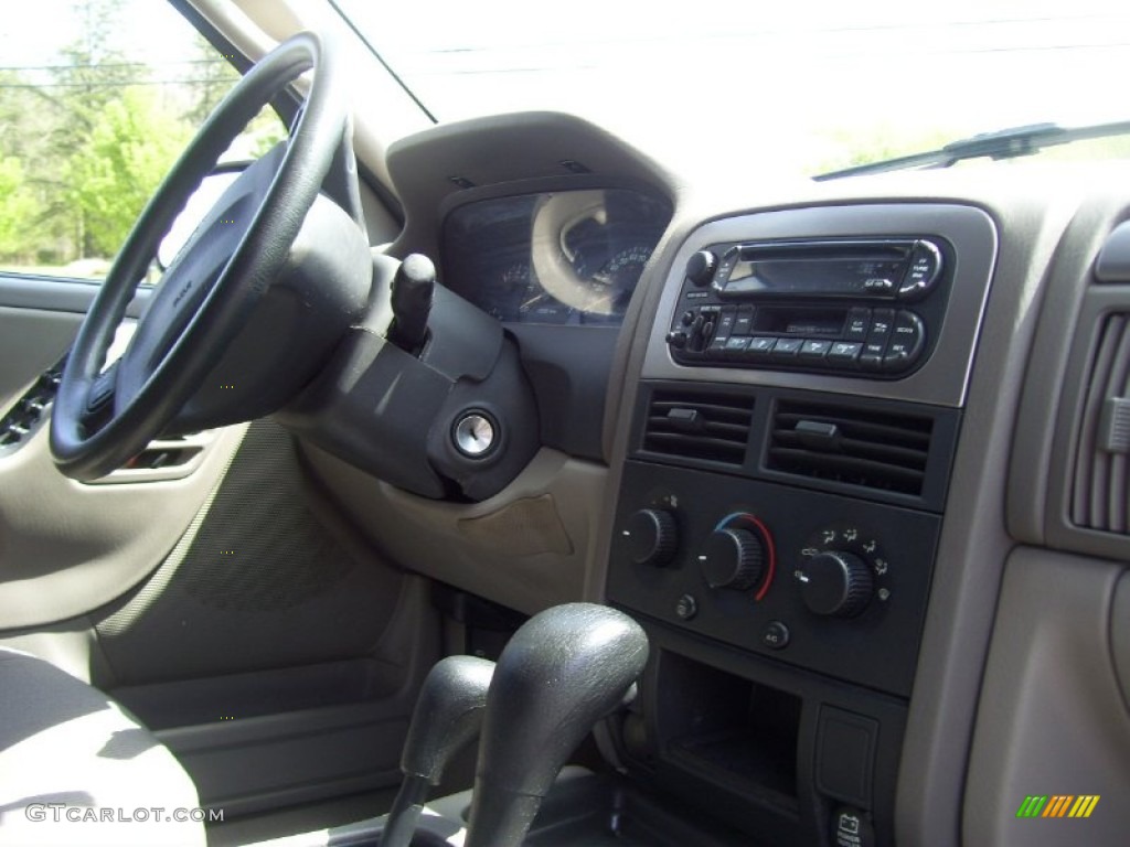 2004 Grand Cherokee Laredo 4x4 - Onyx Green Pearl / Dark Slate Gray photo #10