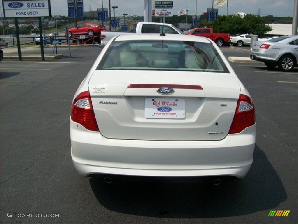 2011 Fusion SE V6 - White Suede / Medium Light Stone photo #4