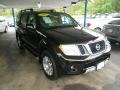 Super Black - Pathfinder LE 4x4 Photo No. 1
