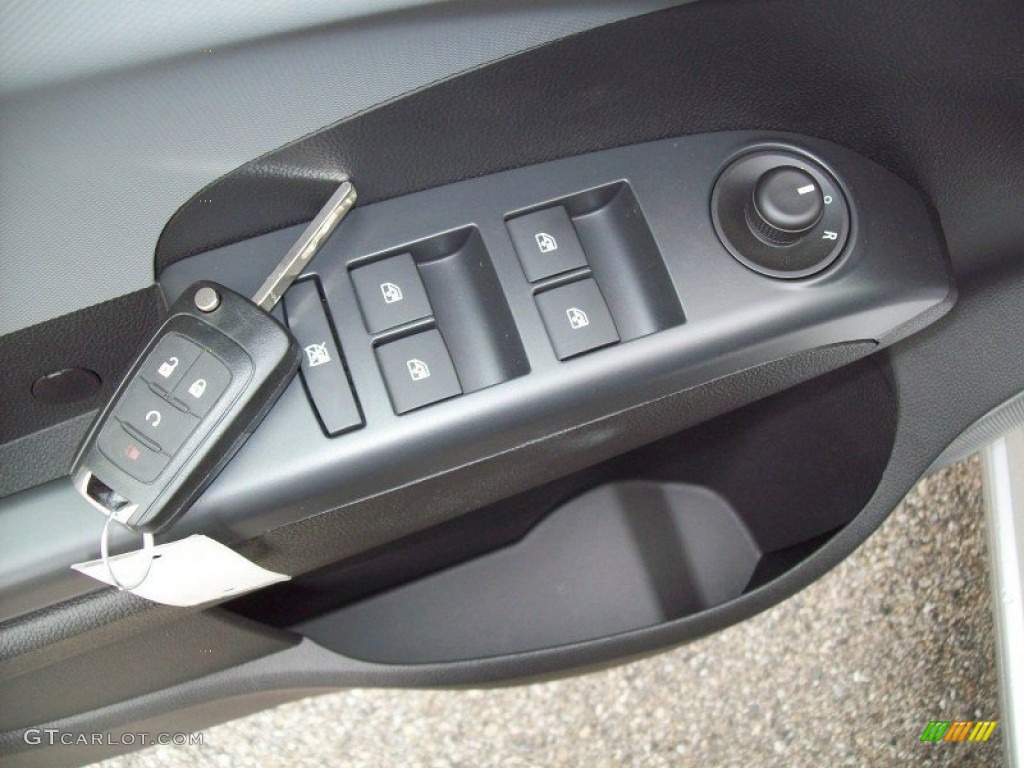 2012 Sonic LT Hatch - Silver Ice Metallic / Jet Black/Dark Titanium photo #5