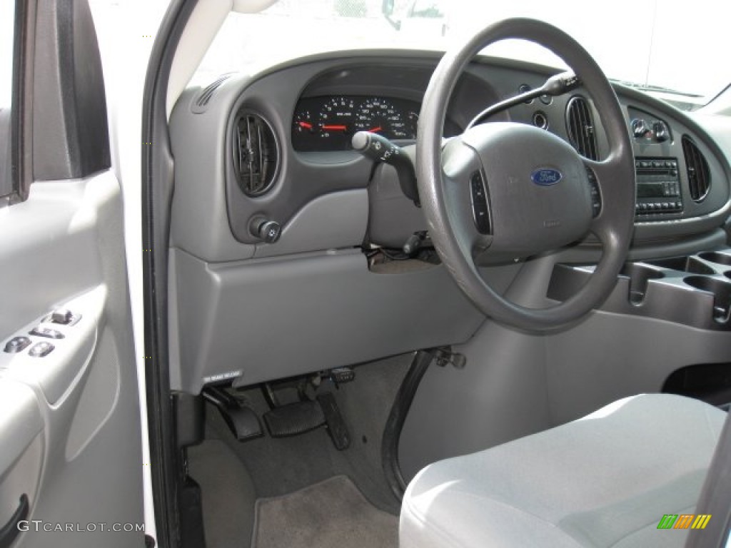 2007 E Series Van E350 Super Duty Passenger - Oxford White / Medium Flint Grey photo #11