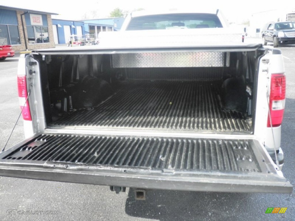 2005 F150 XLT Regular Cab 4x4 - Silver Metallic / Medium Flint Grey photo #17