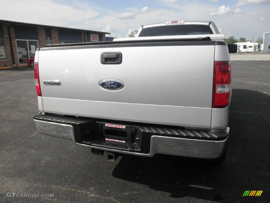 2005 F150 XLT Regular Cab 4x4 - Silver Metallic / Medium Flint Grey photo #18