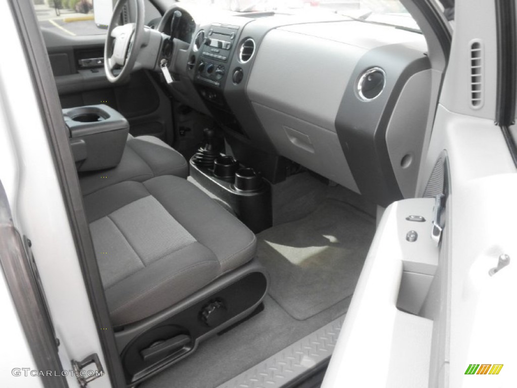 2005 F150 XLT Regular Cab 4x4 - Silver Metallic / Medium Flint Grey photo #19