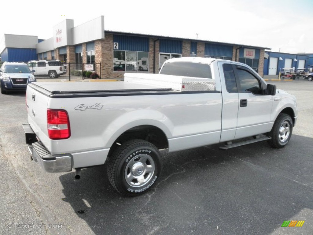 2005 F150 XLT Regular Cab 4x4 - Silver Metallic / Medium Flint Grey photo #21