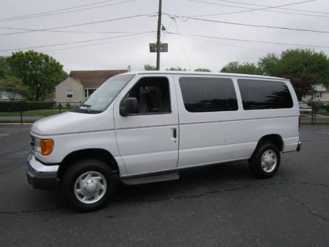 2004 Ford E Series Van E350 Super Duty XLT Passenger Data, Info and Specs