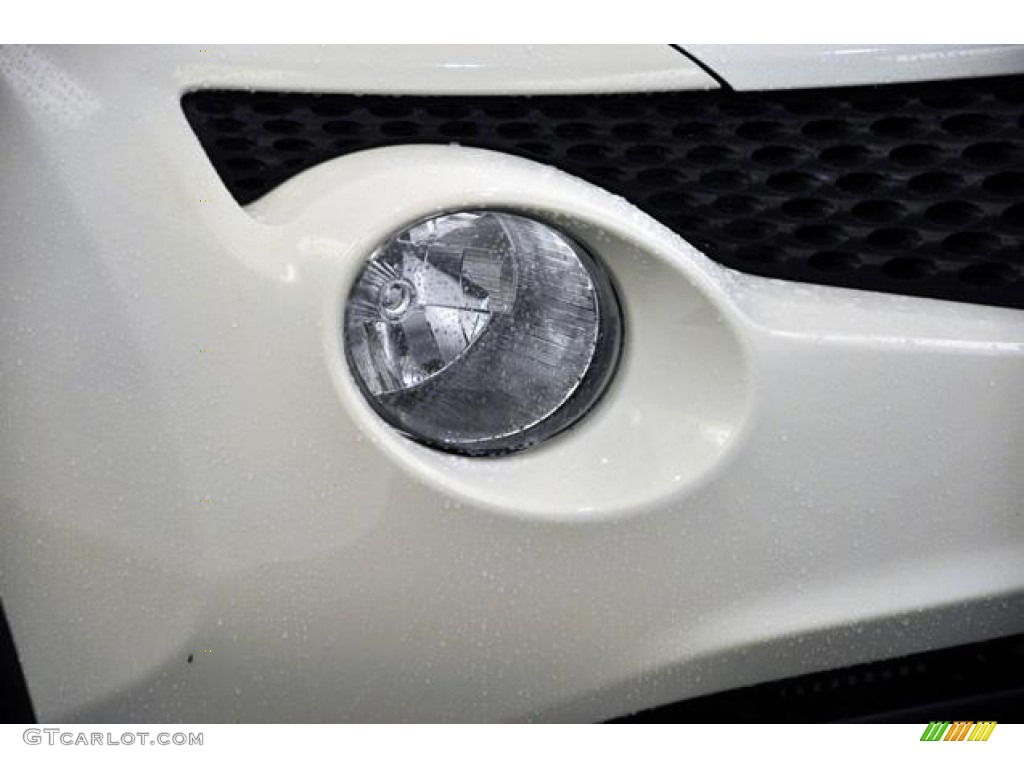 2011 Juke S AWD - White Pearl / Black/Silver Trim photo #16