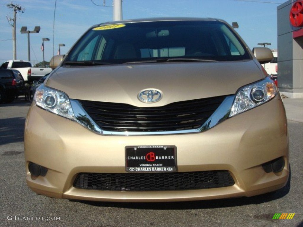 2011 Sienna LE - Sandy Beach Metallic / Bisque photo #8