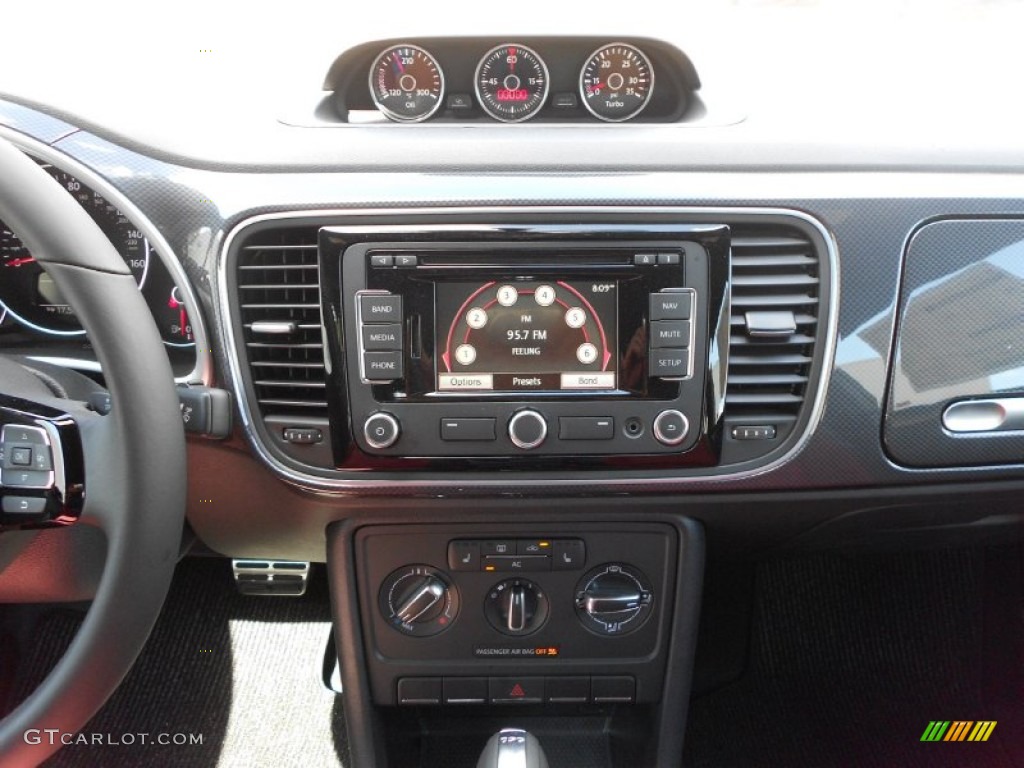 2012 Volkswagen Beetle Turbo Controls Photo #64731879