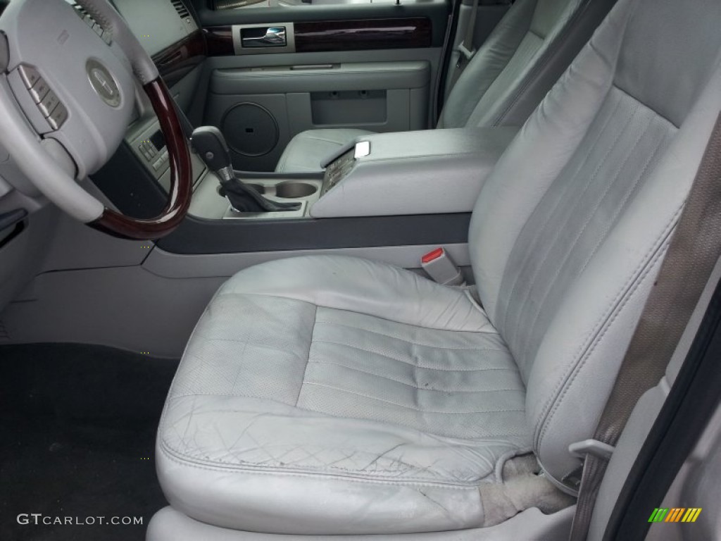 2004 Navigator Luxury 4x4 - Cashmere Tri-Coat / Dove Grey photo #6