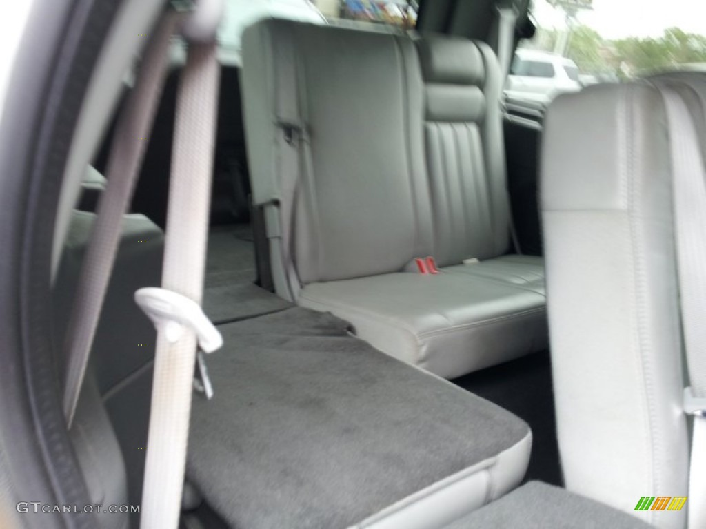 2004 Navigator Luxury 4x4 - Cashmere Tri-Coat / Dove Grey photo #8