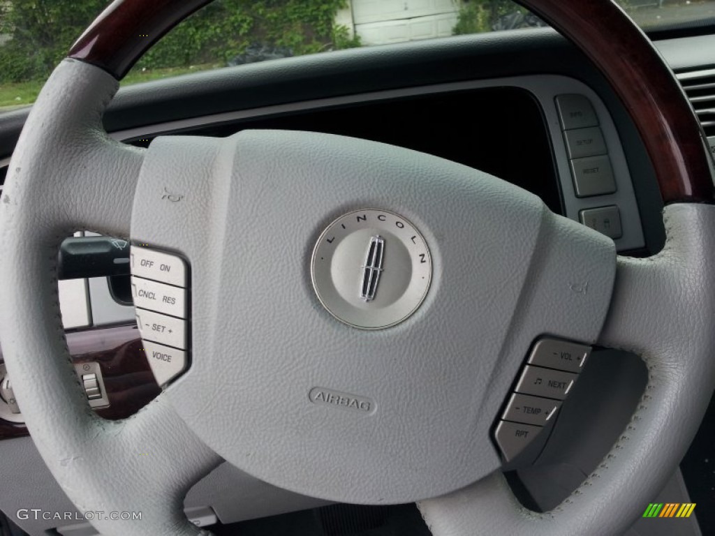 2004 Navigator Luxury 4x4 - Cashmere Tri-Coat / Dove Grey photo #9