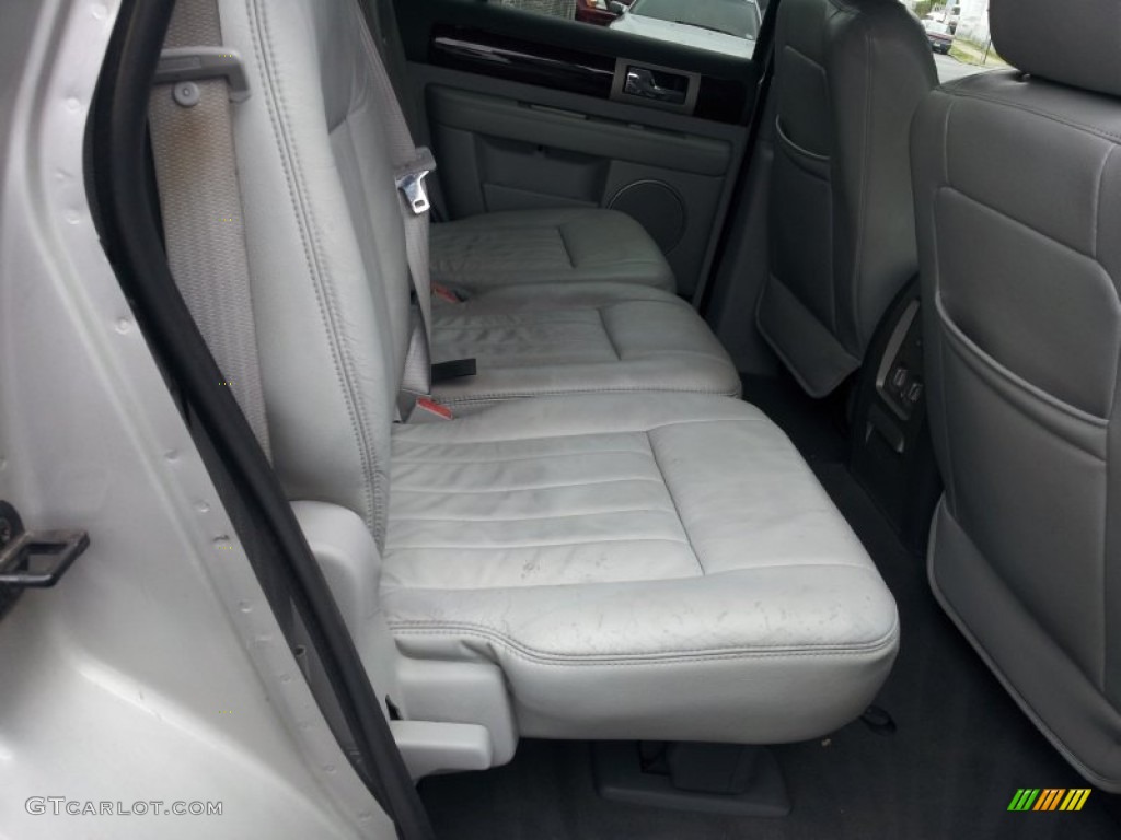 2004 Navigator Luxury 4x4 - Cashmere Tri-Coat / Dove Grey photo #15