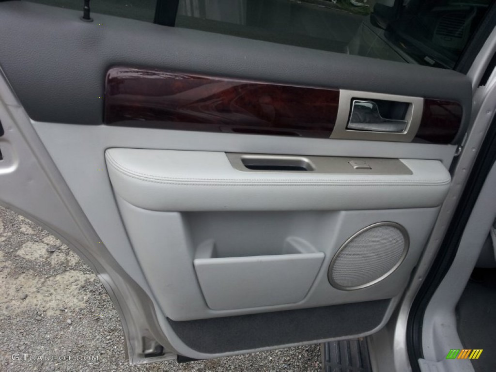 2004 Navigator Luxury 4x4 - Cashmere Tri-Coat / Dove Grey photo #18