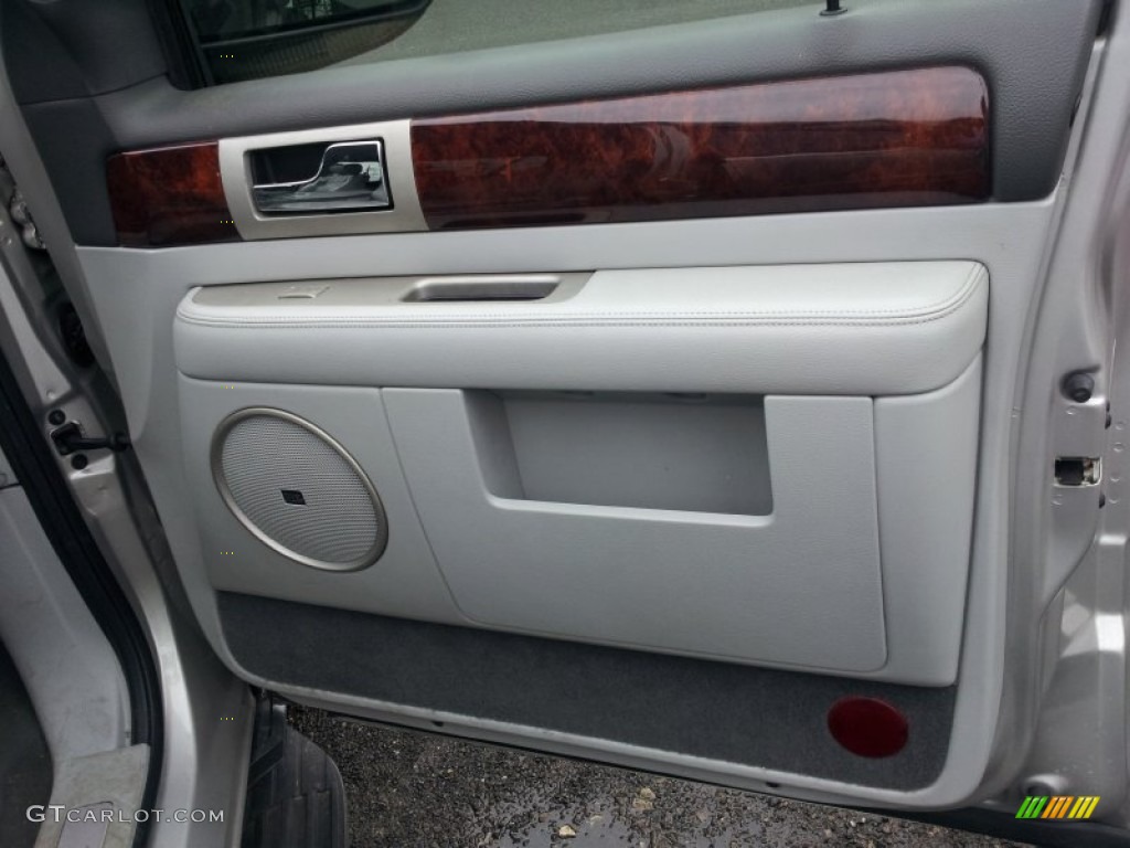 2004 Navigator Luxury 4x4 - Cashmere Tri-Coat / Dove Grey photo #19