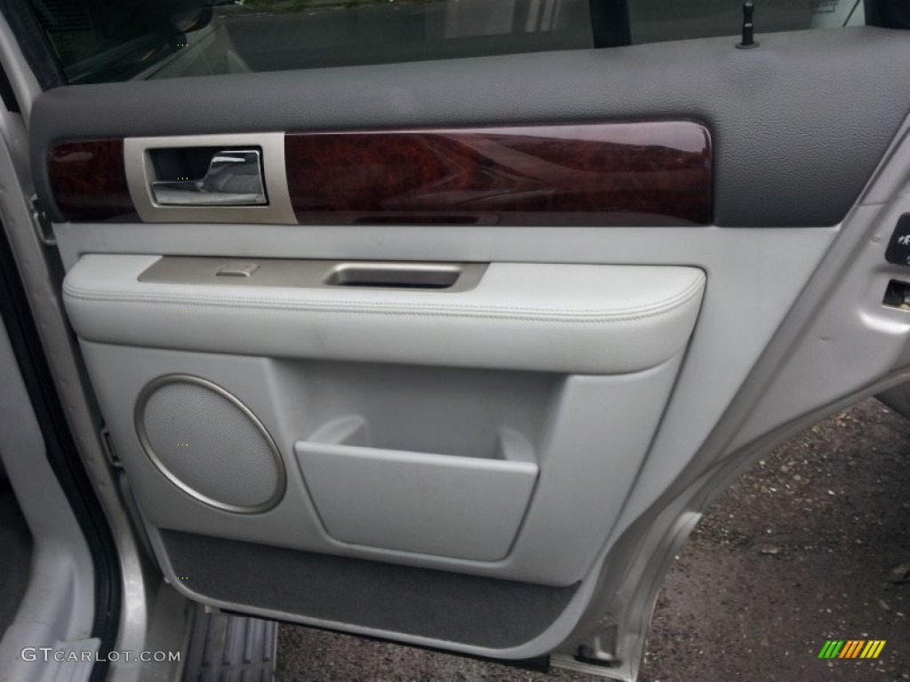 2004 Navigator Luxury 4x4 - Cashmere Tri-Coat / Dove Grey photo #20