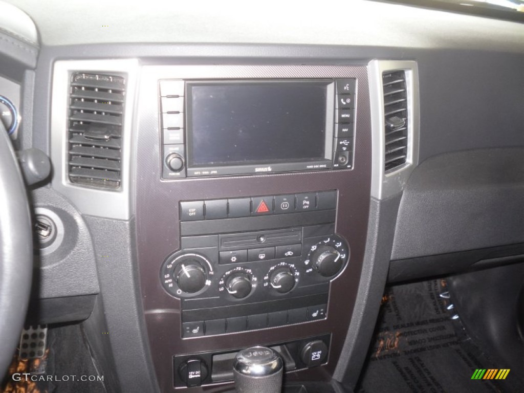 2009 Jeep Grand Cherokee SRT-8 4x4 Controls Photos