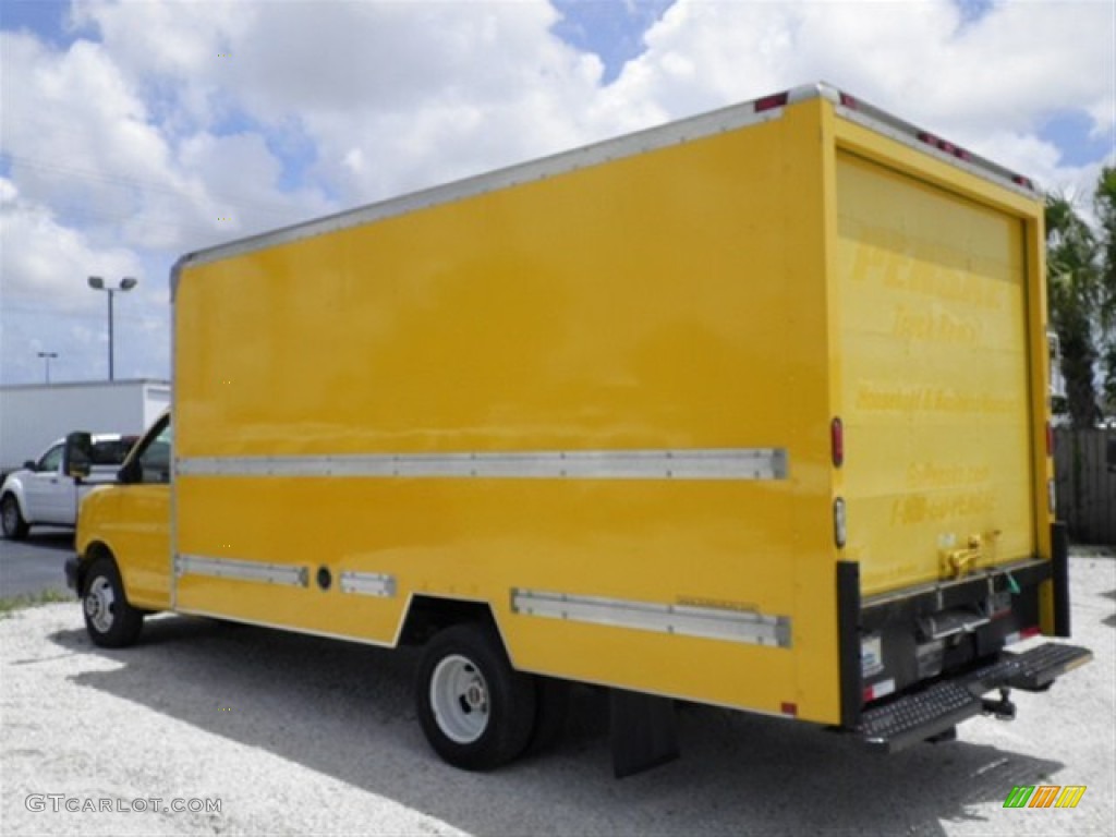 2008 Savana Cutaway 3500 Commercial Moving Truck - Yellow / Medium Pewter photo #7