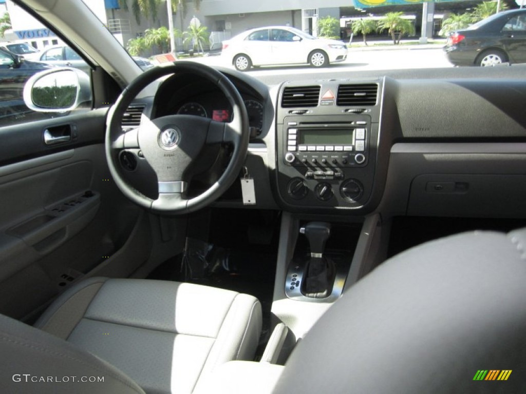 2009 Jetta SE Sedan - Reflex Silver Metallic / Art Grey photo #12