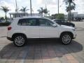 Candy White - Tiguan SE Photo No. 6