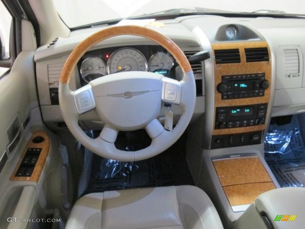 2007 Chrysler Aspen Limited HEMI Dashboard Photos