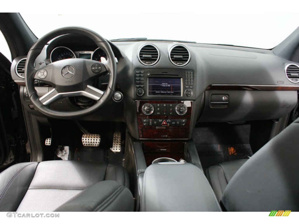 2010 Mercedes-Benz ML 63 AMG 4Matic Dashboard Photos