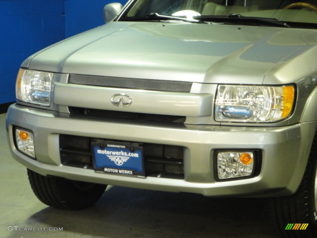 2001 QX4 4x4 - Titanium Metallic / Stone Beige photo #3