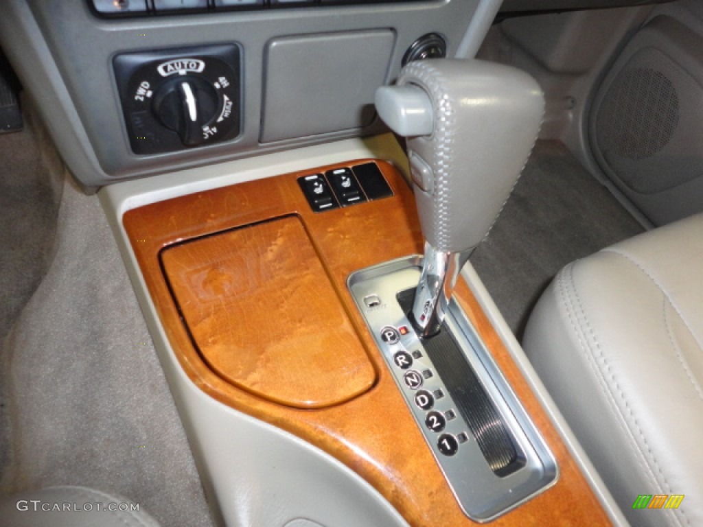 2001 QX4 4x4 - Titanium Metallic / Stone Beige photo #17