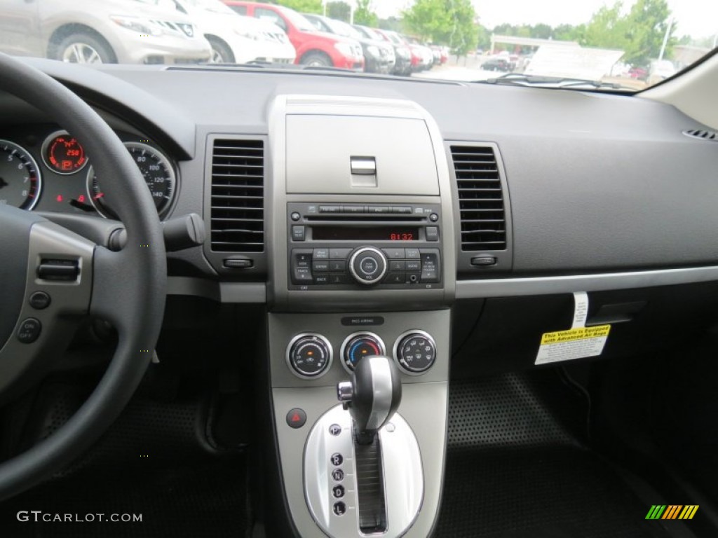 2012 Sentra 2.0 S - Super Black / Charcoal photo #11