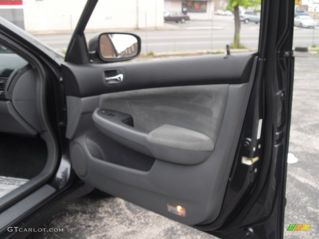 2004 Accord LX Sedan - Graphite Pearl / Gray photo #28