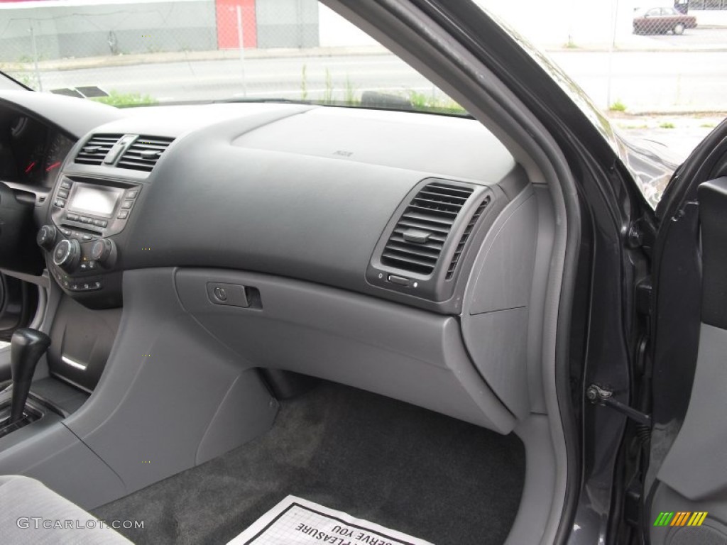 2004 Accord LX Sedan - Graphite Pearl / Gray photo #42