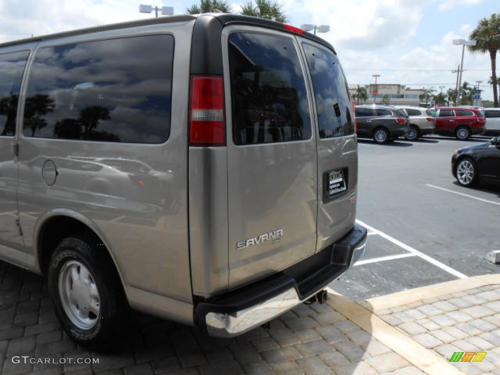 2004 Savana Van 1500 AWD Passenger - Pewter Metallic / Medium Pewter photo #22