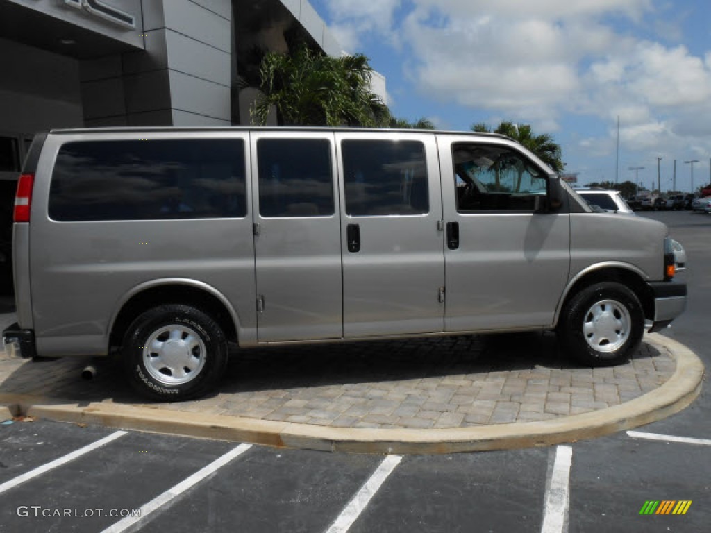 2004 GMC Savana Van 1500 AWD Passenger Exterior Photos