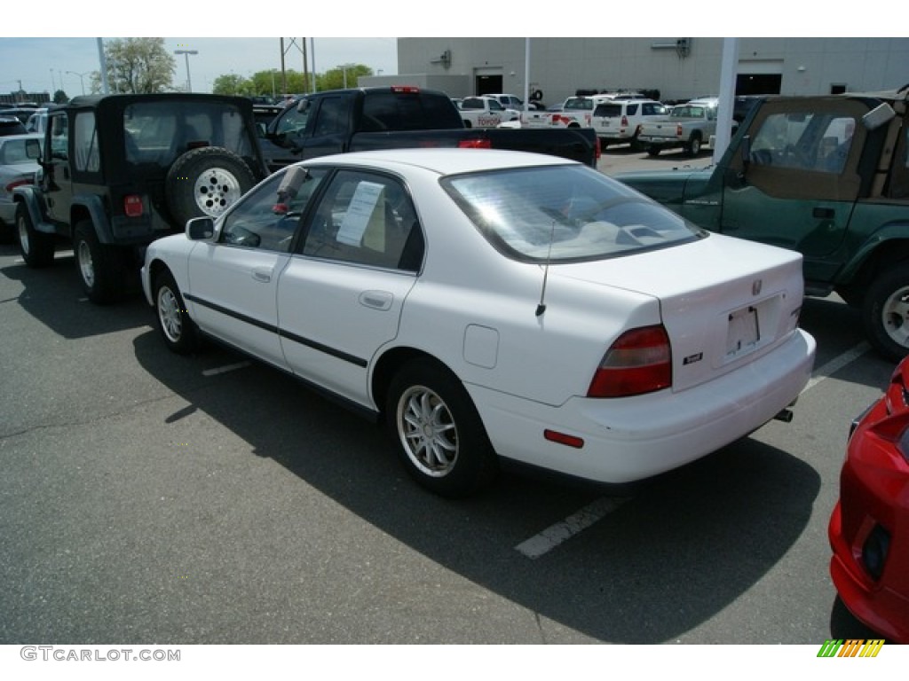 1994 Accord LX Sedan - Frost White / Gray photo #3