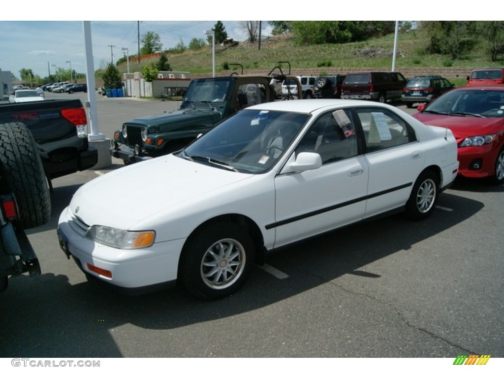 1994 Accord LX Sedan - Frost White / Gray photo #4