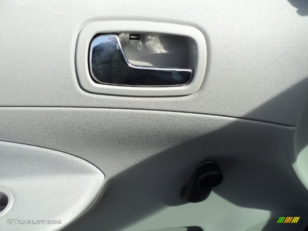 2005 Cobalt Sedan - Blue Granite Metallic / Gray photo #31