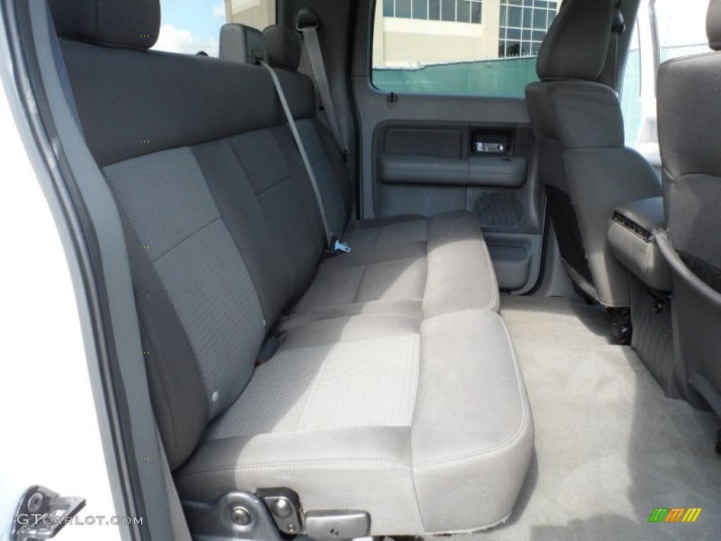 2005 F150 XLT SuperCrew - Oxford White / Medium Flint Grey photo #25