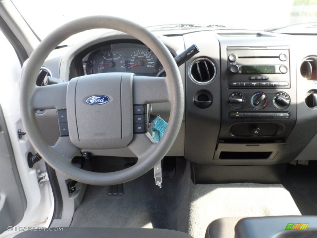 2005 F150 XLT SuperCrew - Oxford White / Medium Flint Grey photo #28