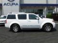 Avalanche White - Pathfinder LE 4x4 Photo No. 8