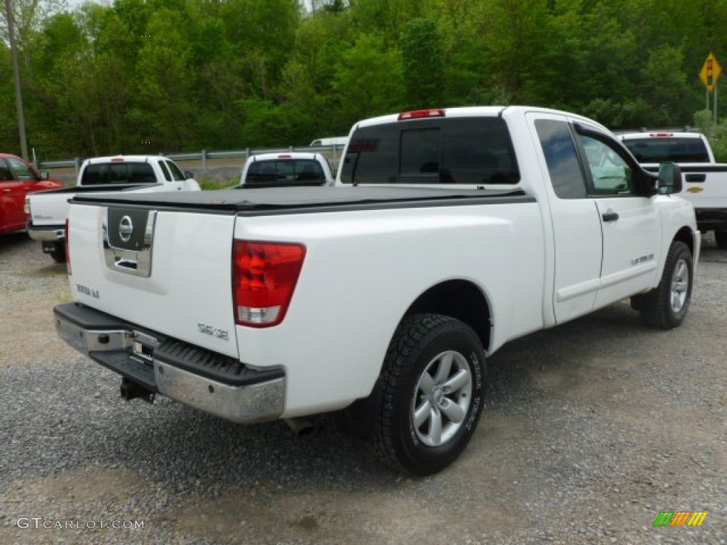 2009 Titan SE King Cab 4x4 - Blizzard White / Almond photo #7