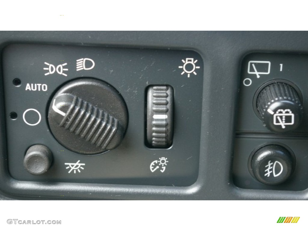 2003 Suburban 1500 LS 4x4 - Light Pewter Metallic / Gray/Dark Charcoal photo #8