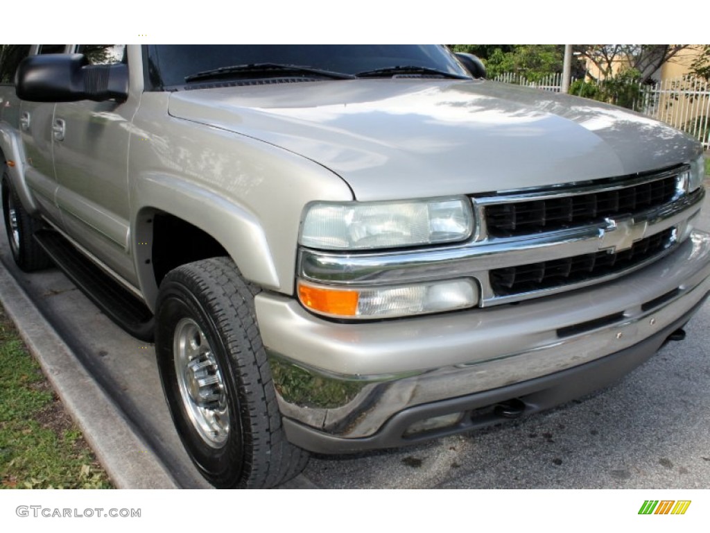 2004 Suburban K2500 LT 4x4 - Sandalwood Metallic / Gray/Dark Charcoal photo #14