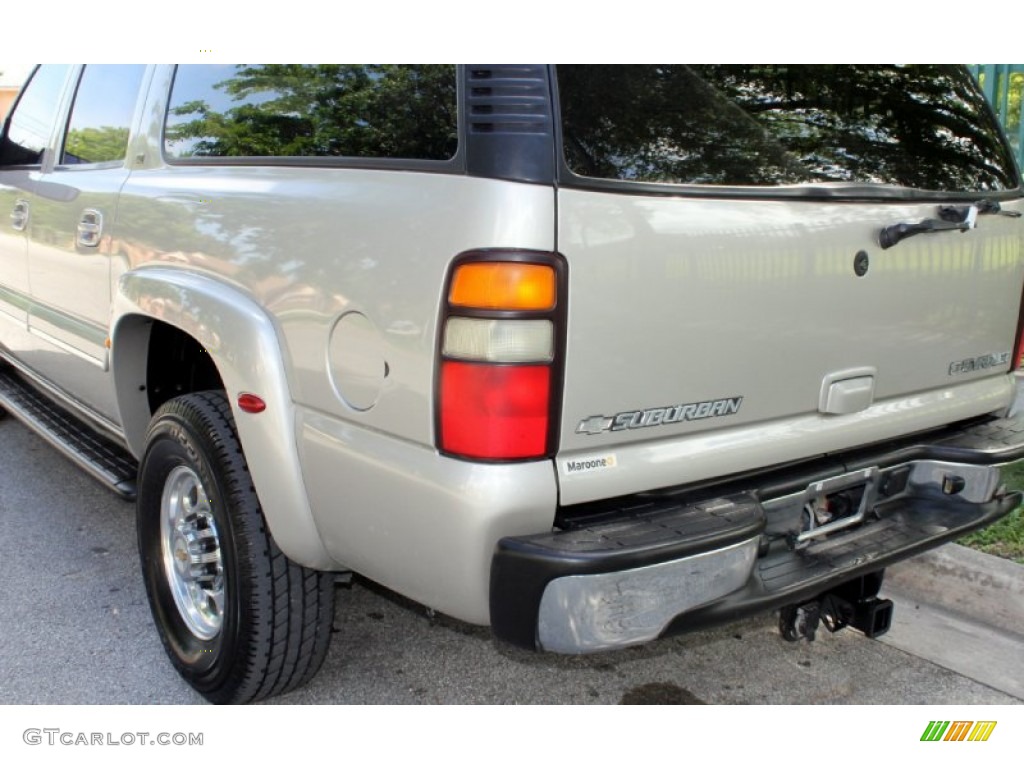 2004 Suburban K2500 LT 4x4 - Sandalwood Metallic / Gray/Dark Charcoal photo #15
