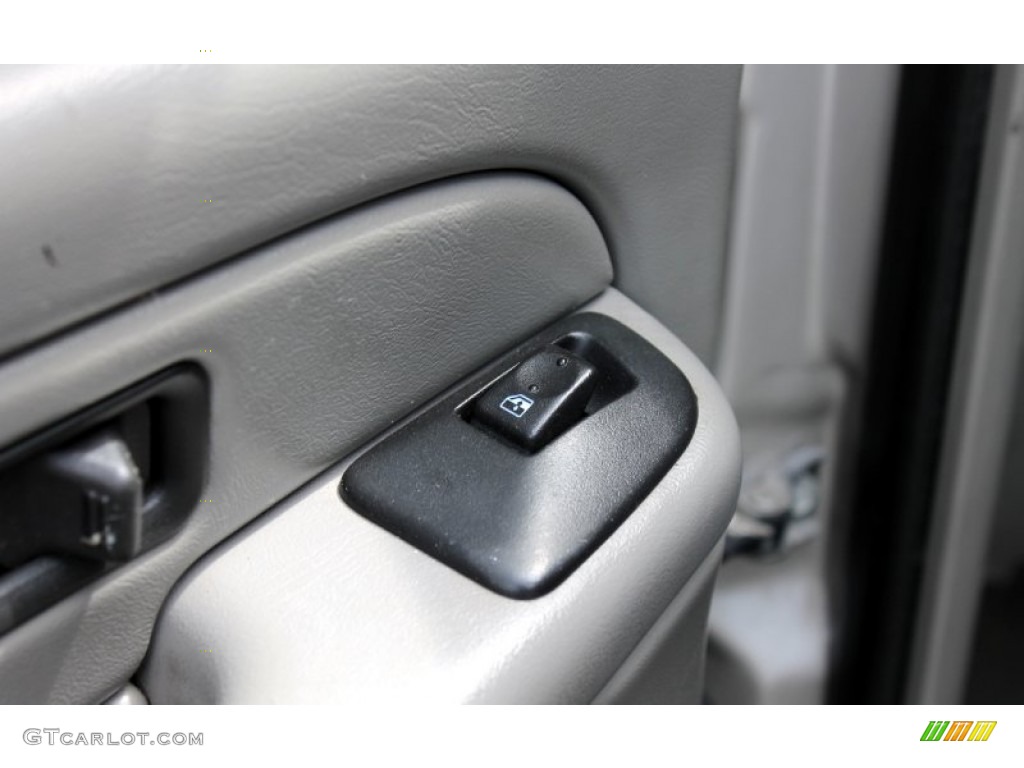 2004 Suburban K2500 LT 4x4 - Sandalwood Metallic / Gray/Dark Charcoal photo #29