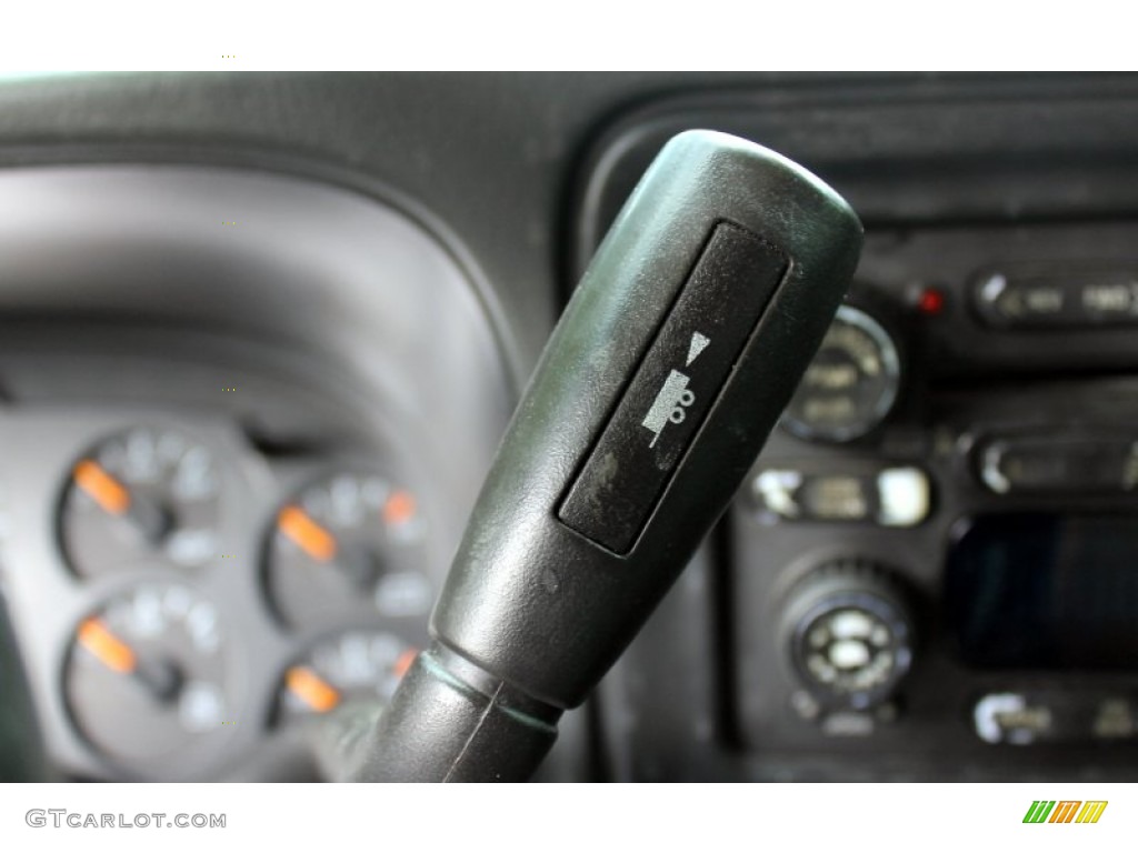 2004 Chevrolet Suburban K2500 LT 4x4 Transmission Photos