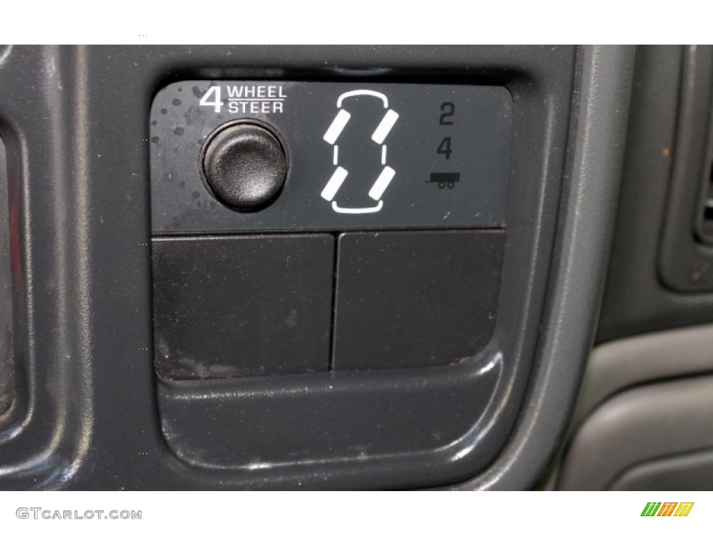2004 Chevrolet Suburban K2500 LT 4x4 Controls Photo #64788828
