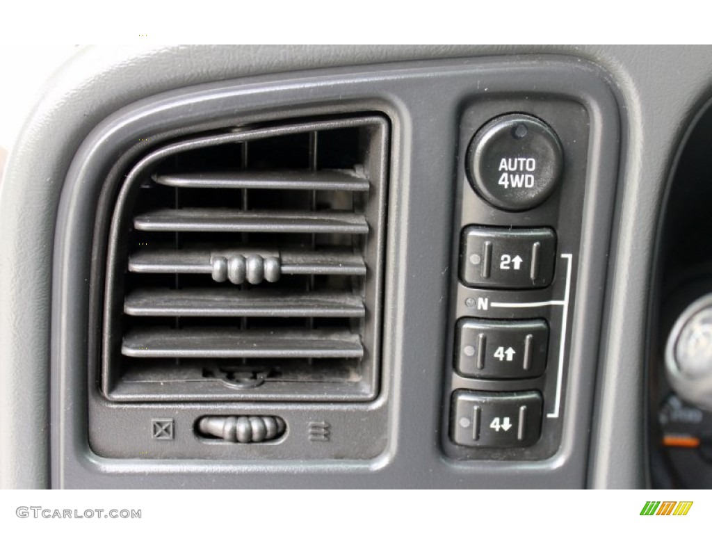 2004 Chevrolet Suburban K2500 LT 4x4 Controls Photo #64788837
