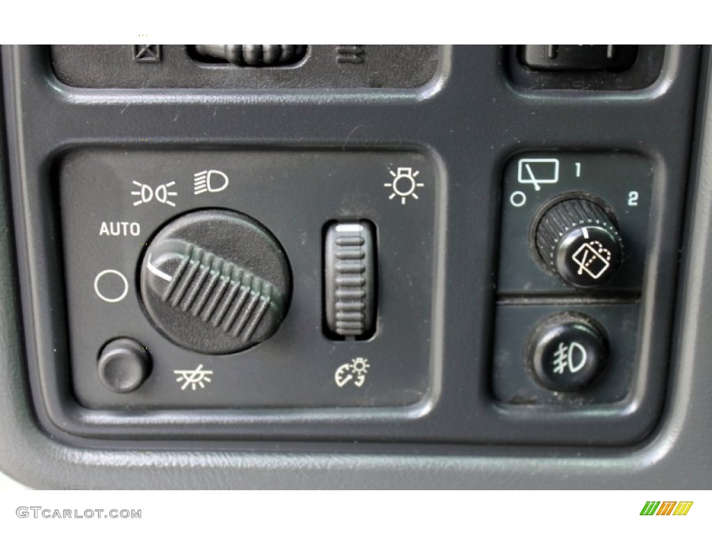 2004 Chevrolet Suburban K2500 LT 4x4 Controls Photos
