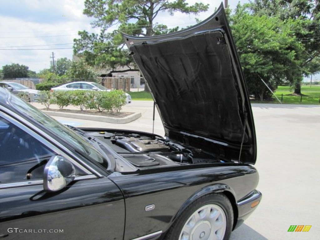2001 XJ Vanden Plas Supercharged - Black / Charcoal photo #45