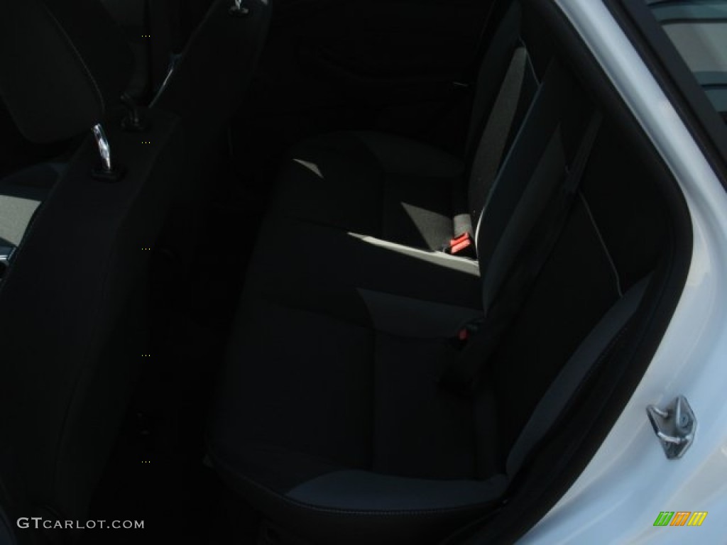 2012 Focus SE Sedan - Oxford White / Charcoal Black photo #13